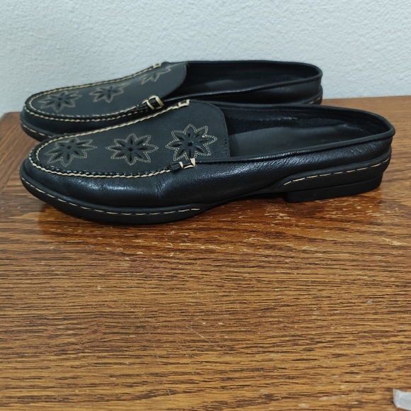 Eastland Leather Embroidered Mules 9 M Medium Width Flat Black Old Money - Picture 4 of 14